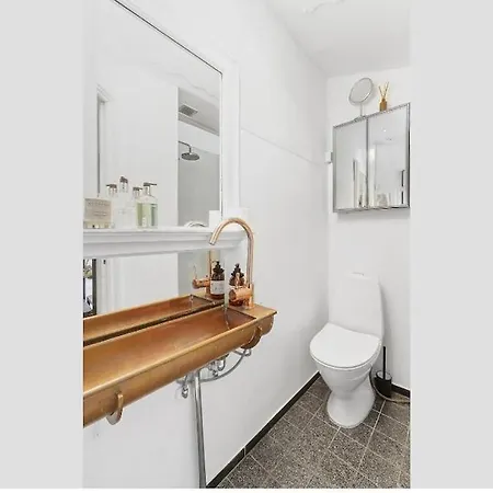 Skon Altan Lejlighed Med Alt Inden For Raekkevidde Apartment Copenhagen